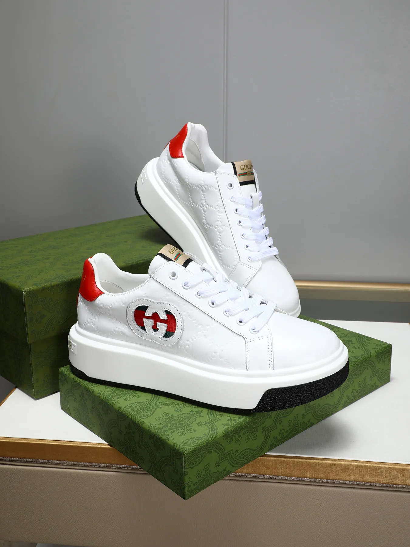 Men's shoes 💰480 New men's shoes GUCCI Fashion trend Made of first-layer calfskin ➕ washed sheep lining! The foot feels super comfortable and the workmanship is impeccable. Foam ultra-light outsole, size: 38-44 (45 customized) 4 colors to choose from!